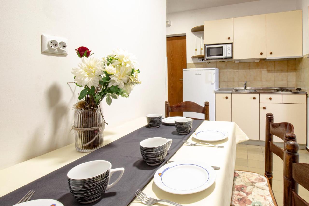Apartamento Galapagus Privat Beach & Boat Dock Metajna Exterior foto